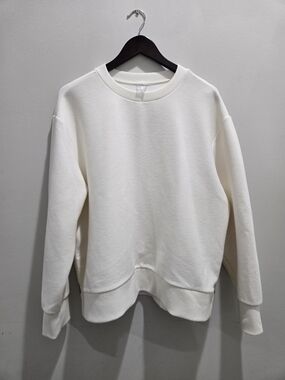 Alia Classic Crewneck Sweatshirt in Off-White